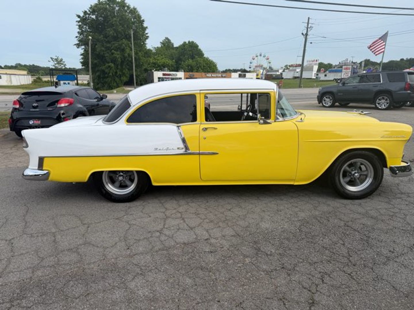 View vehicle photo 4