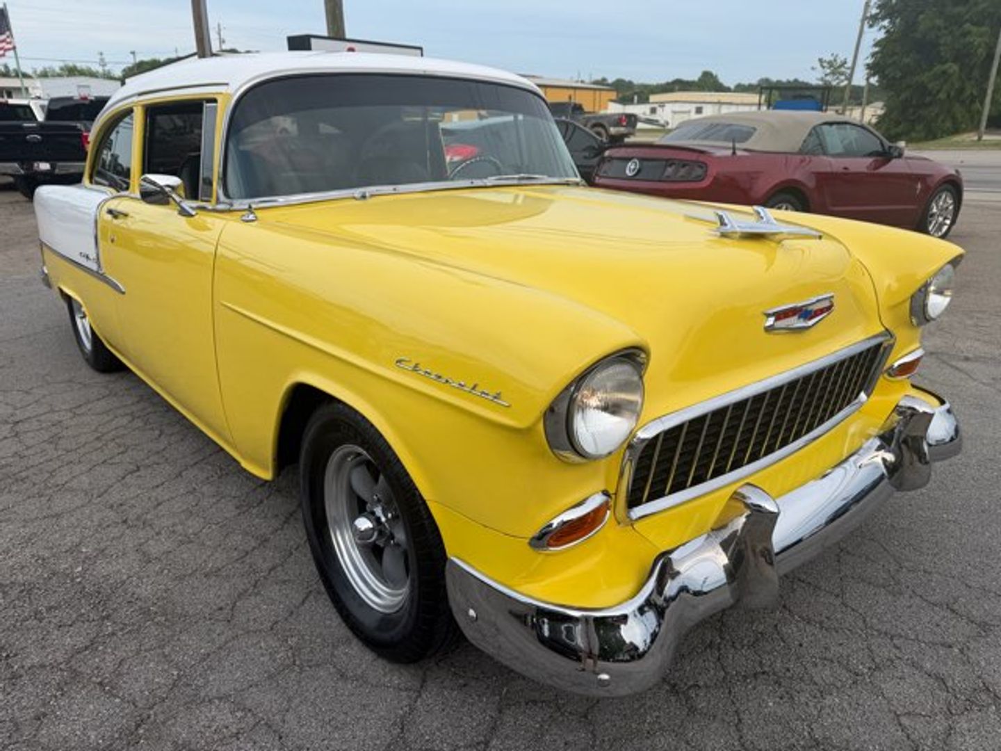 View vehicle photo 5