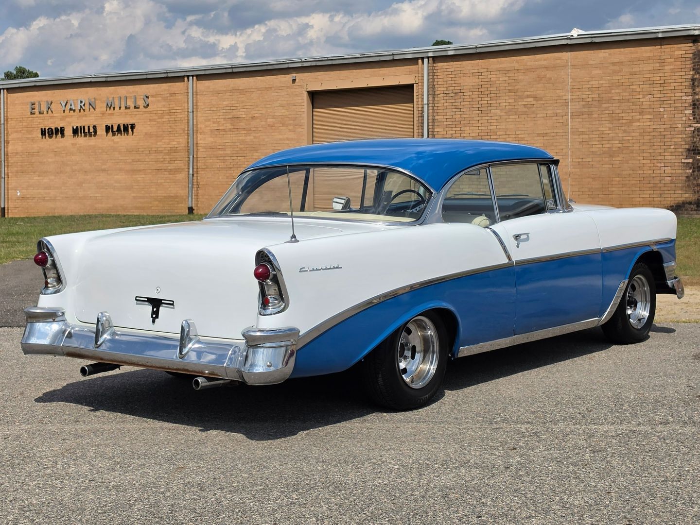 View vehicle photo 7