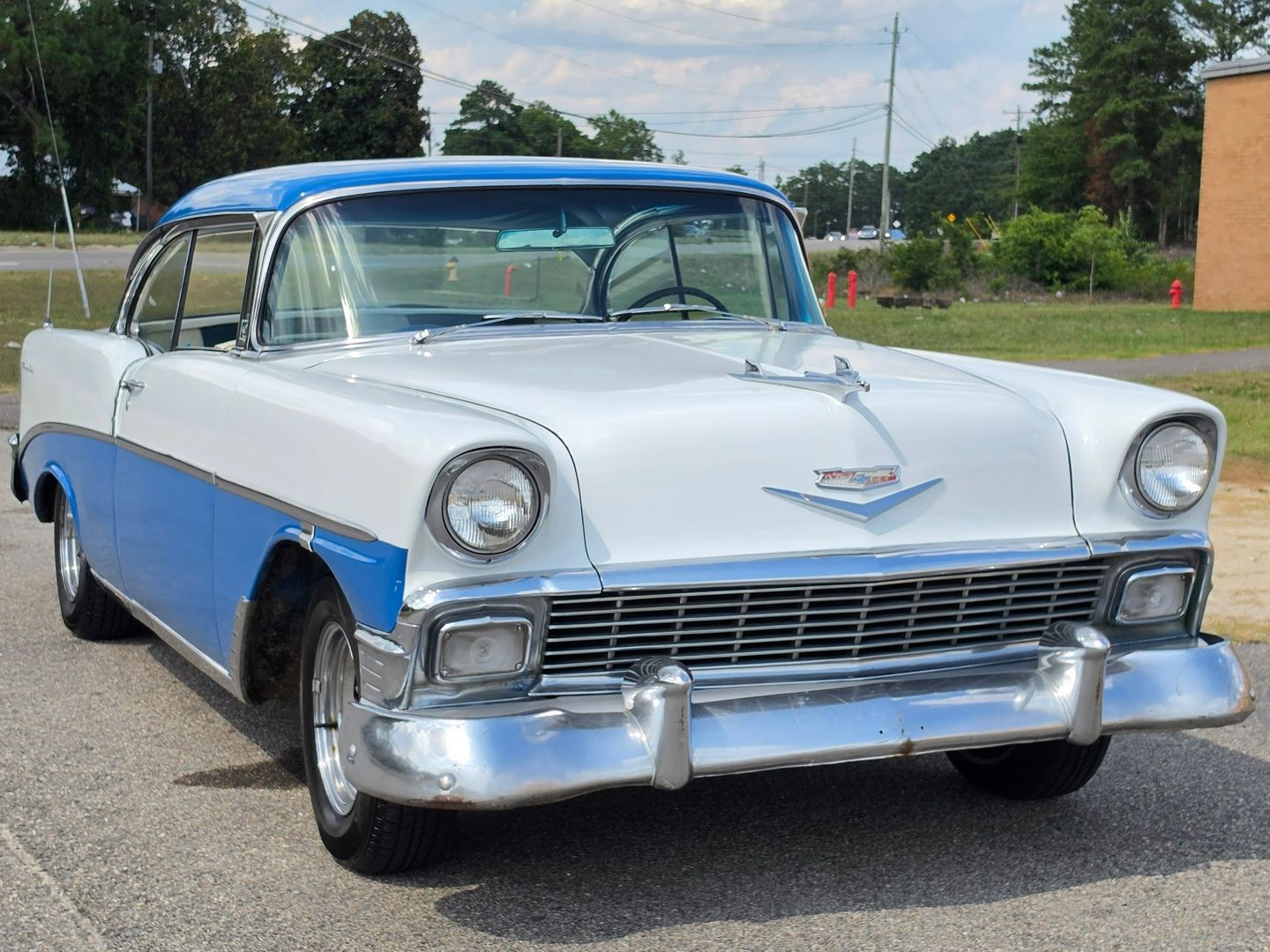 View vehicle photo 4