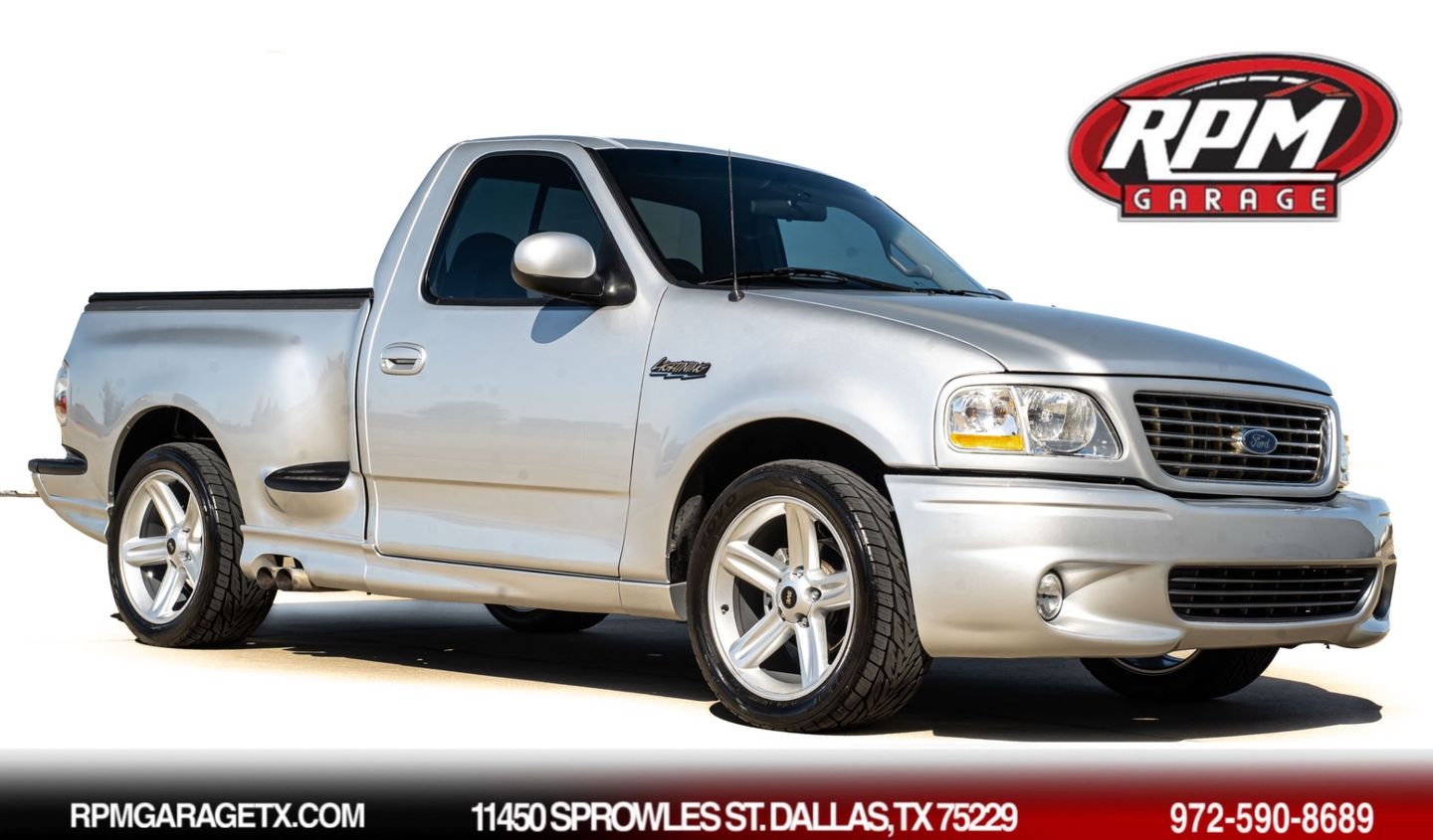 2001 Ford F-150 SVT Lightning 2 Dr Supercharged Standard Cab Stepside SB