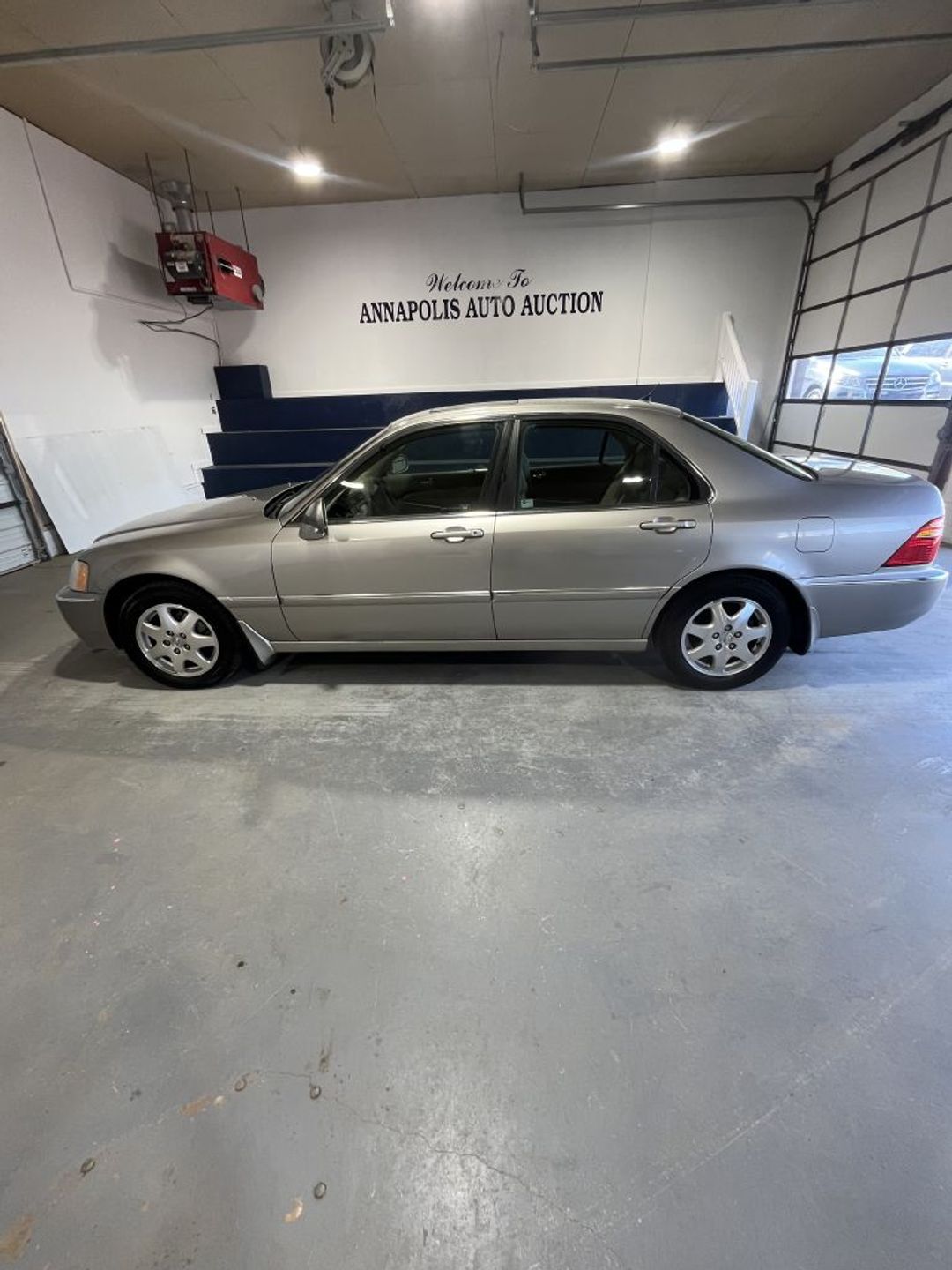 Gold 2002 Acura RL 3.5 FWD with Navigation Sedan Front-Wheel Drive Automatic