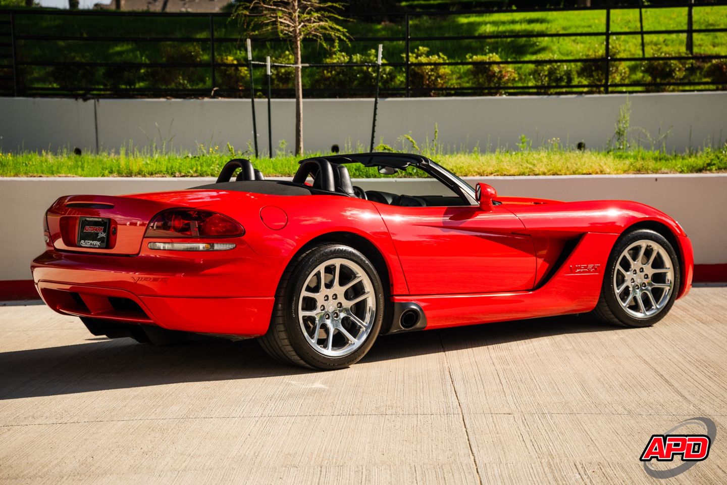 View vehicle photo 3