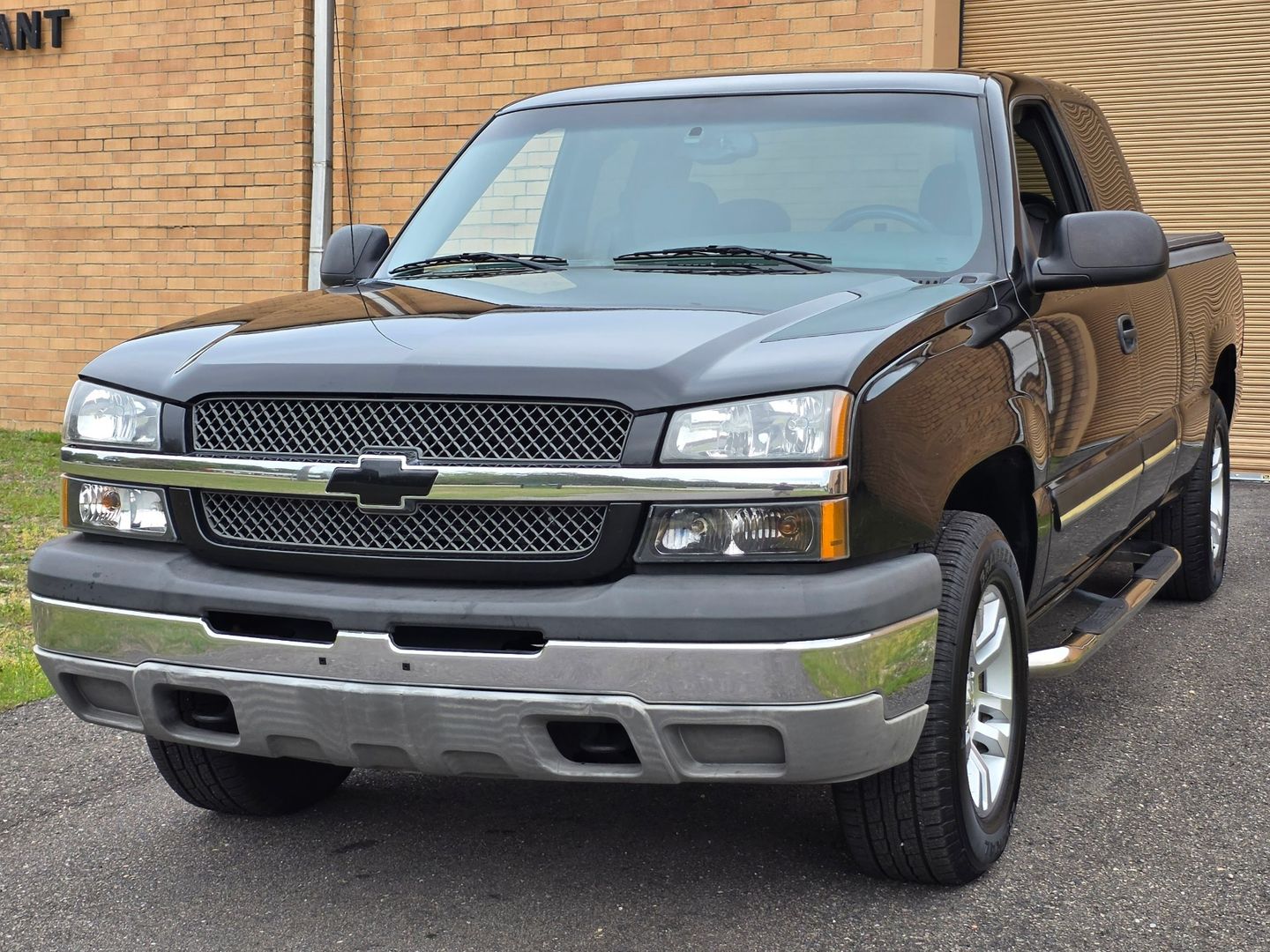 View vehicle photo 2