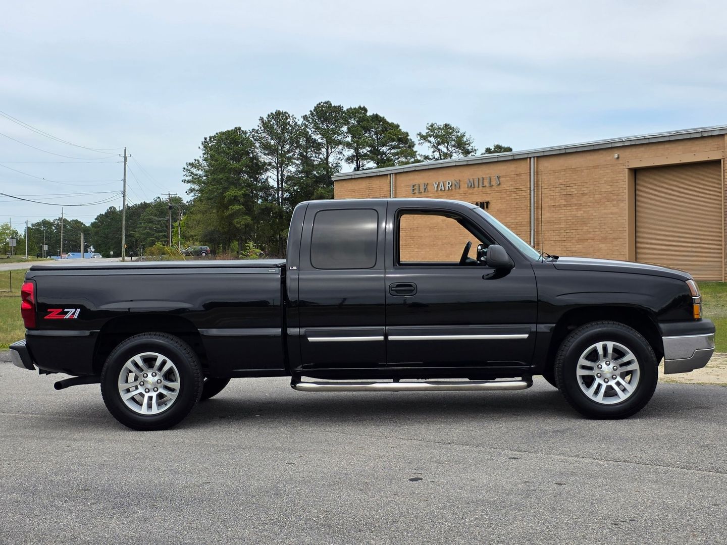 View vehicle photo 6