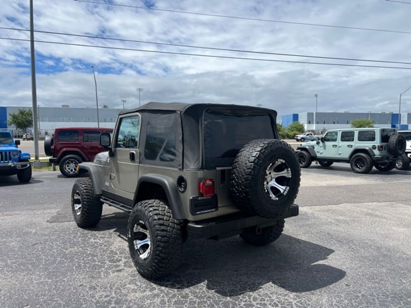 View vehicle photo 3