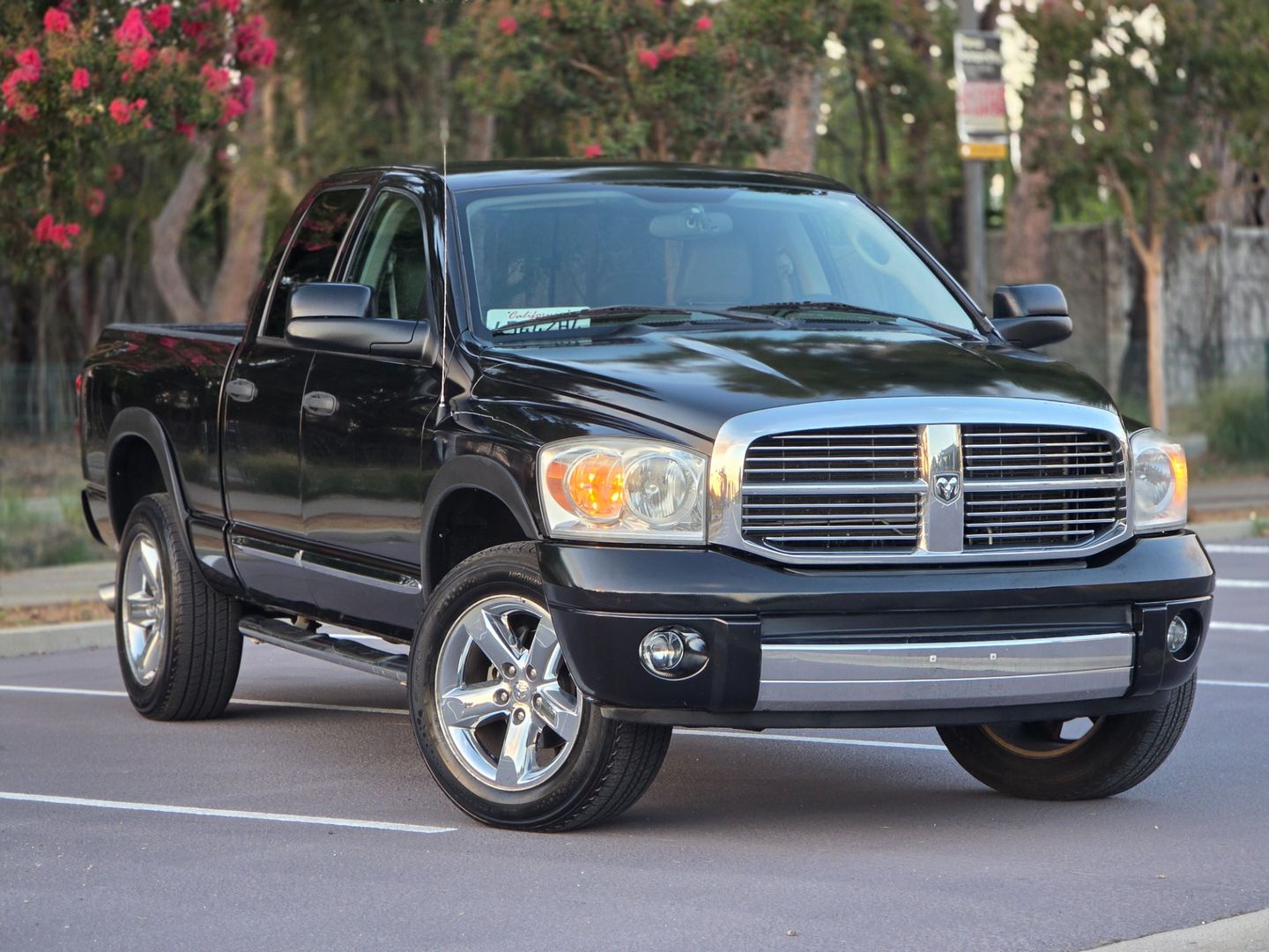 - 2007 Dodge RAM 1500 Pickup Truck Four-Wheel Drive Automatic