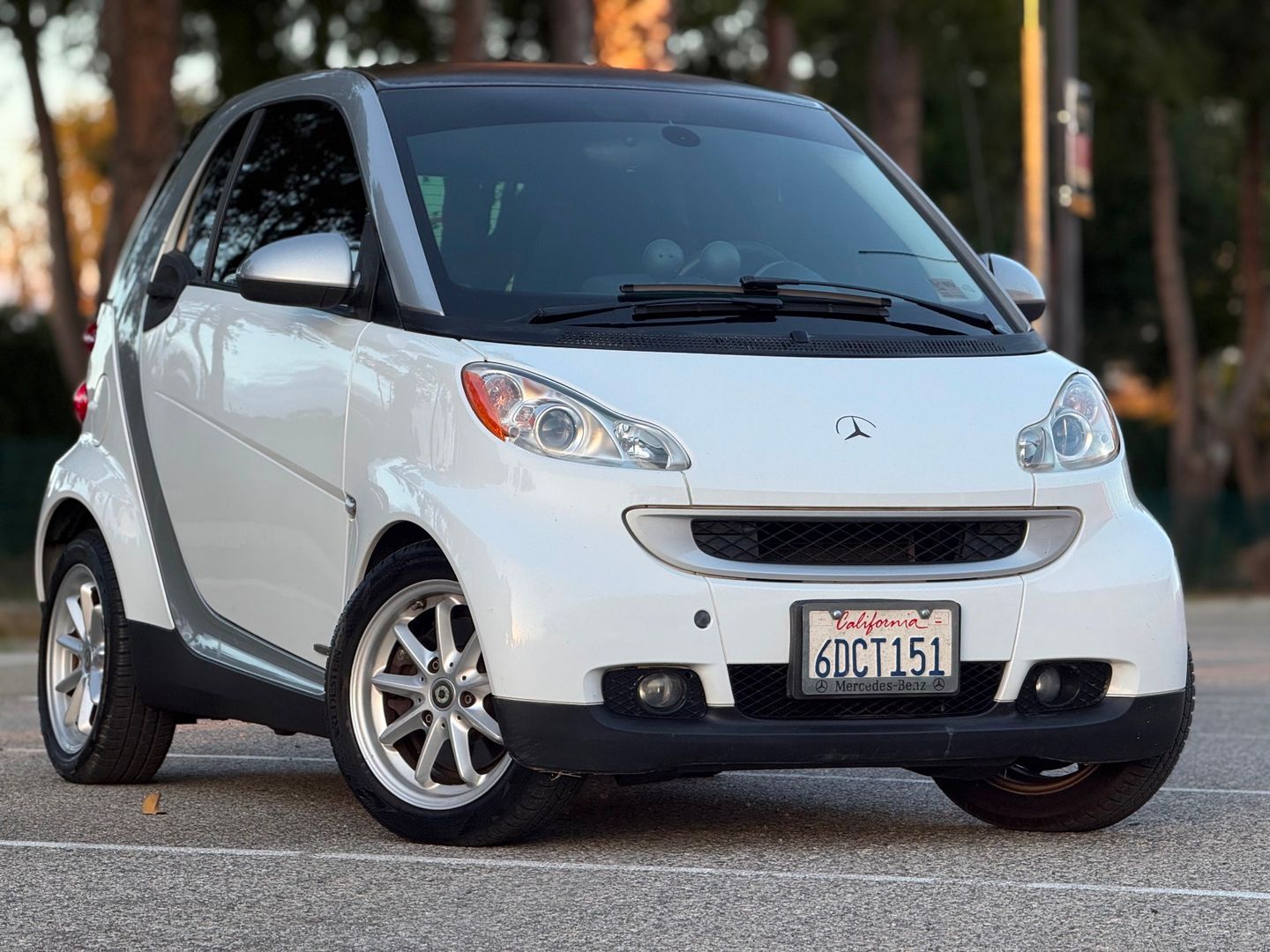 White 2008 smart fortwo passion Hatchback Rear-Wheel Drive Automatic
