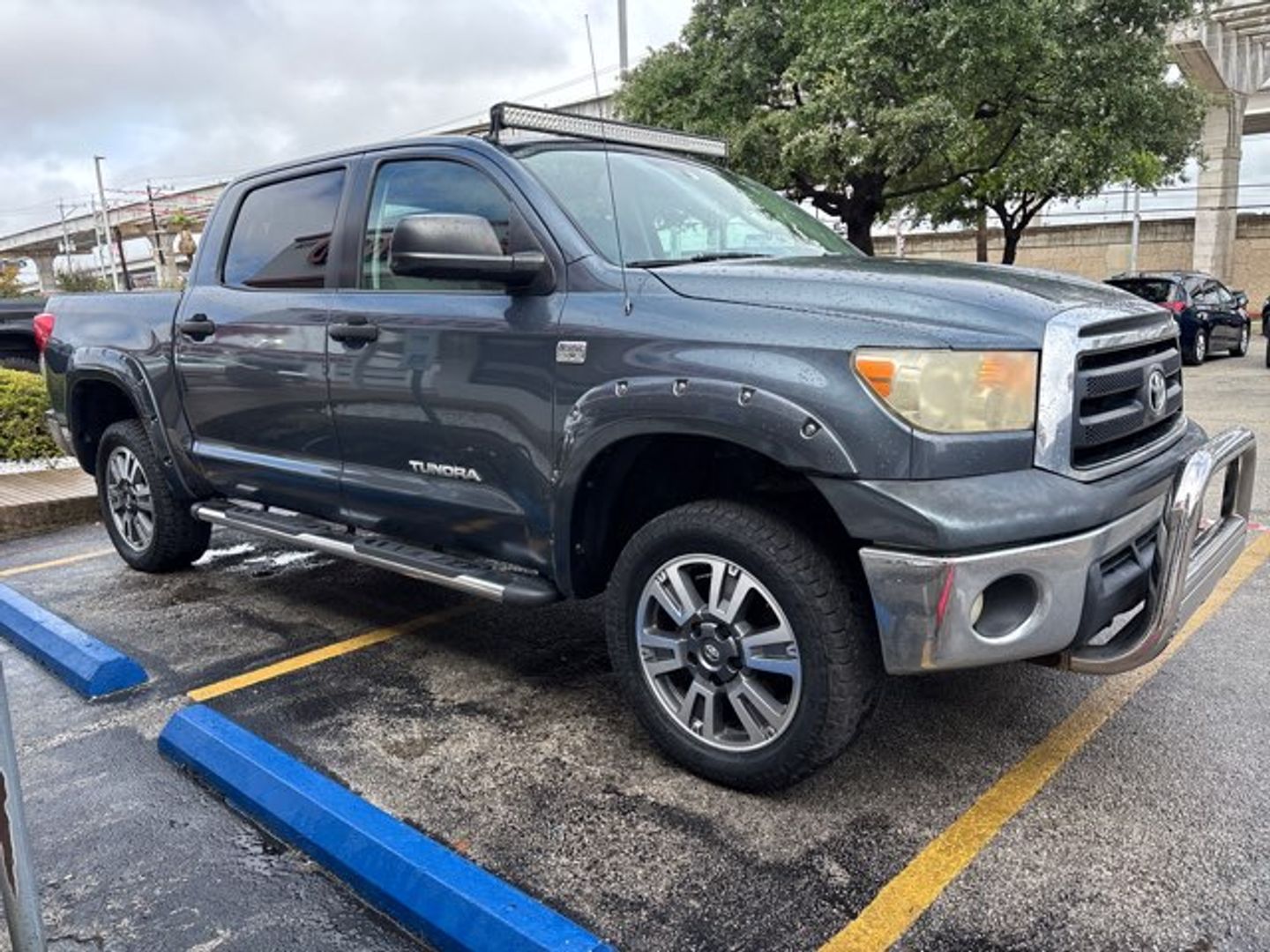 View vehicle photo 6