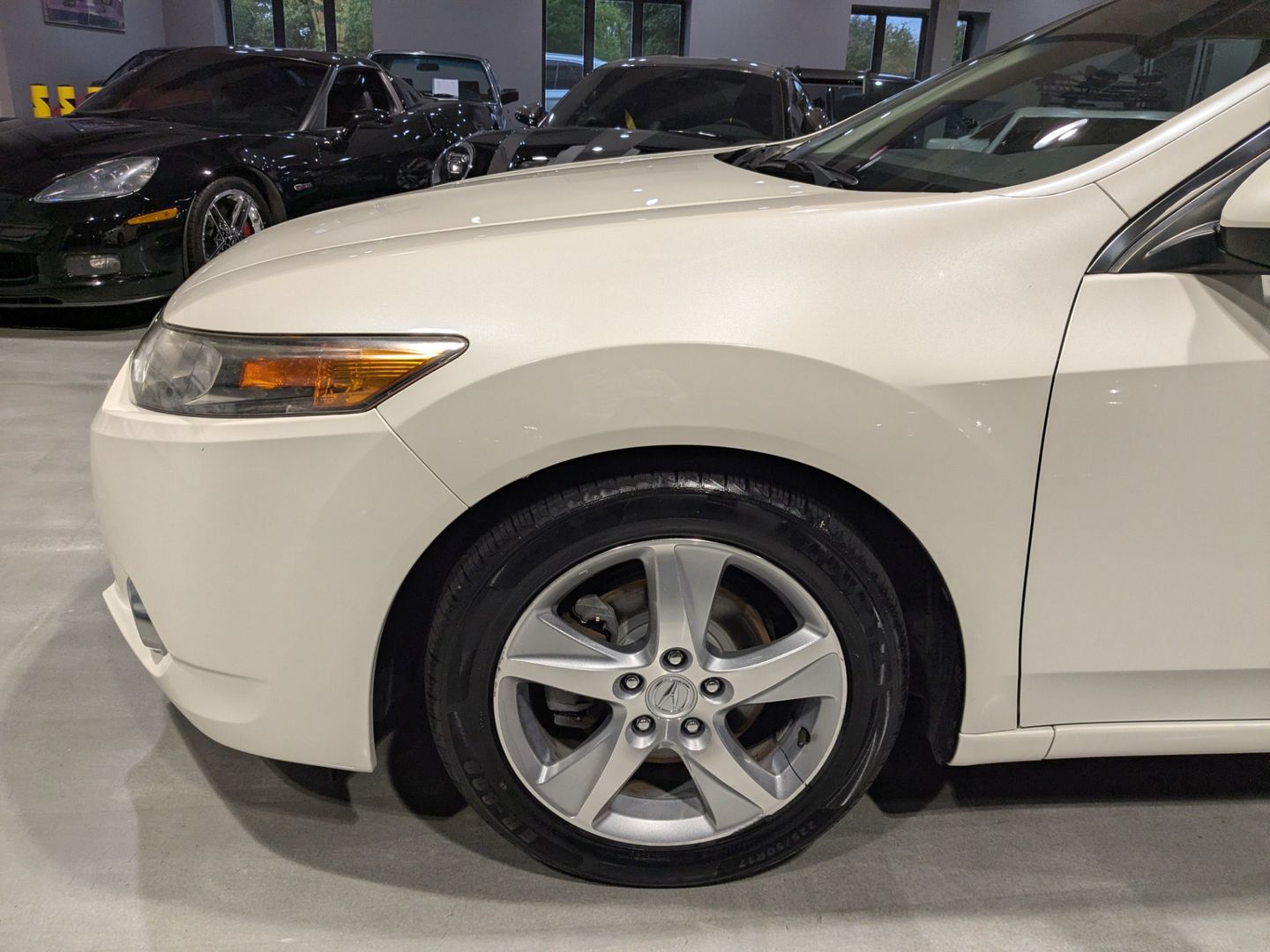 View vehicle photo 4