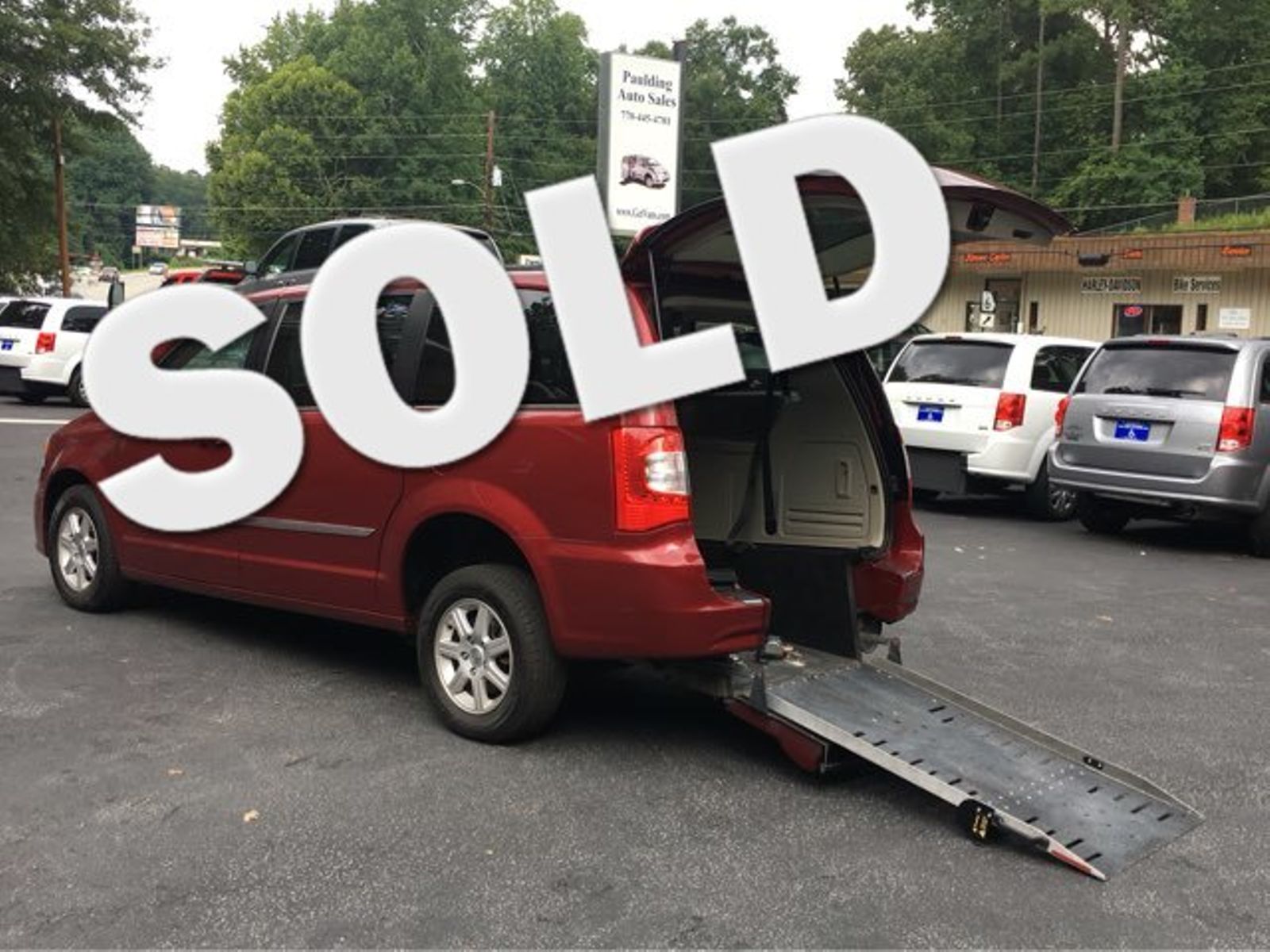 2011 Red Touring L Handicap Wheelchair Accessible Van! Used Chrysler