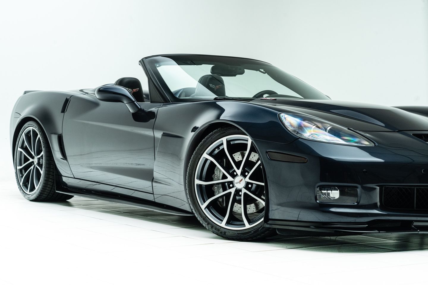 View vehicle photo 3