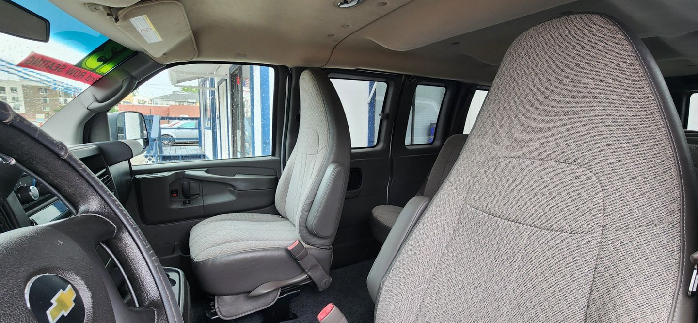 View vehicle photo 7
