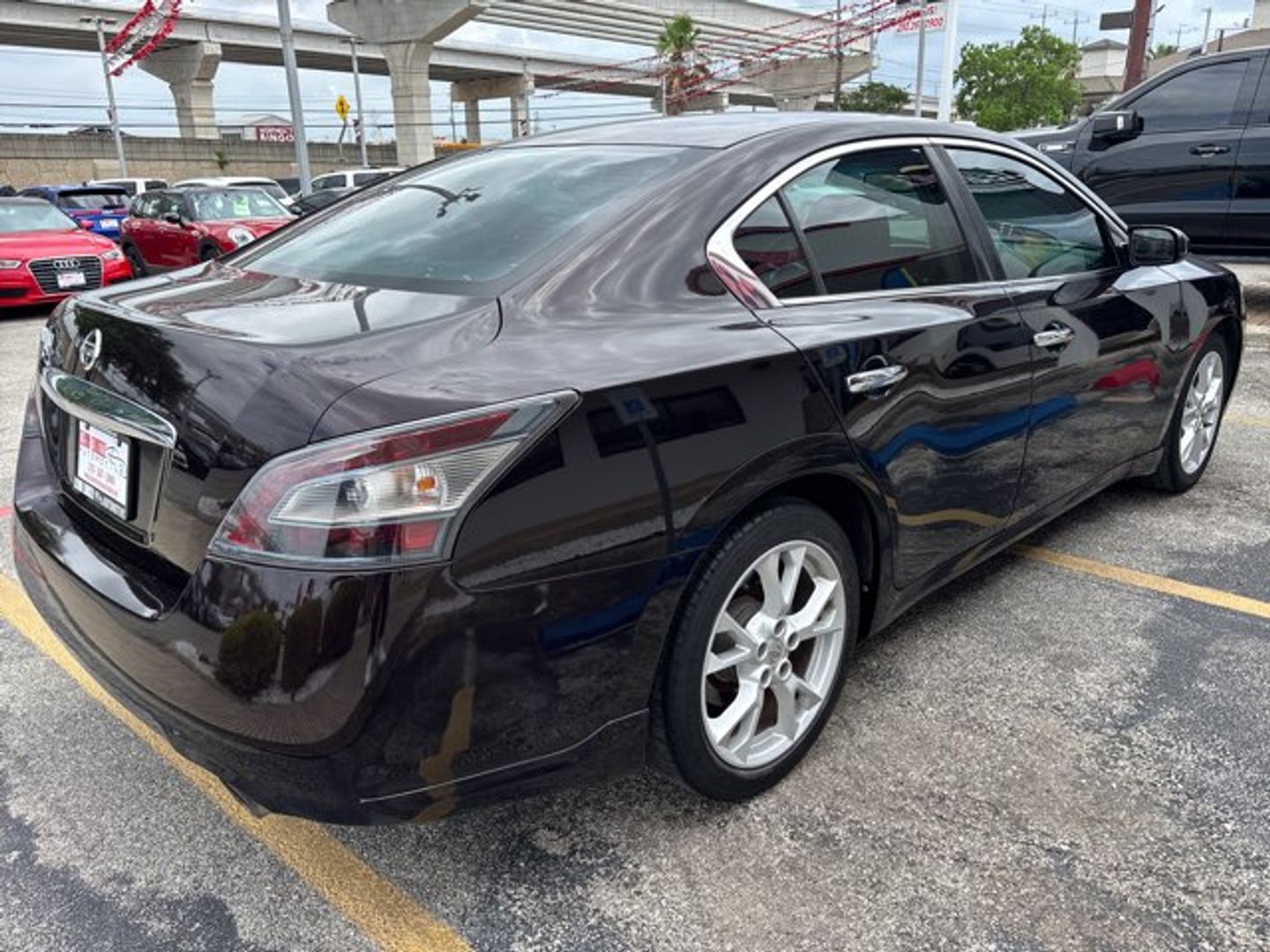 View vehicle photo 5