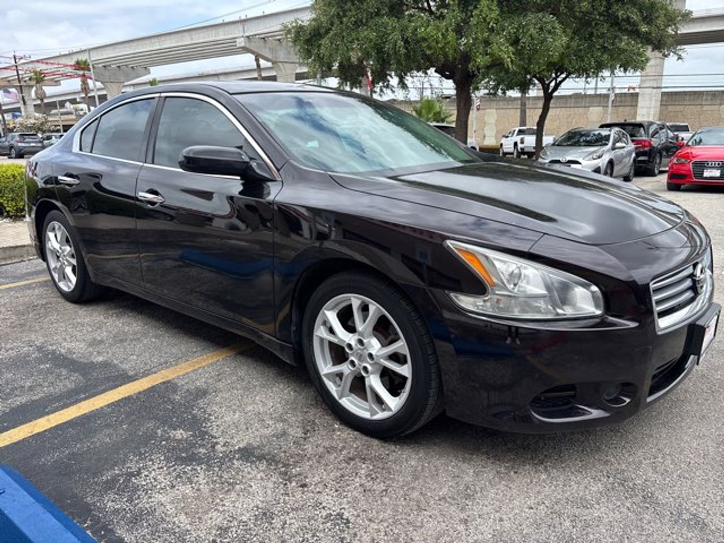 View vehicle photo 6