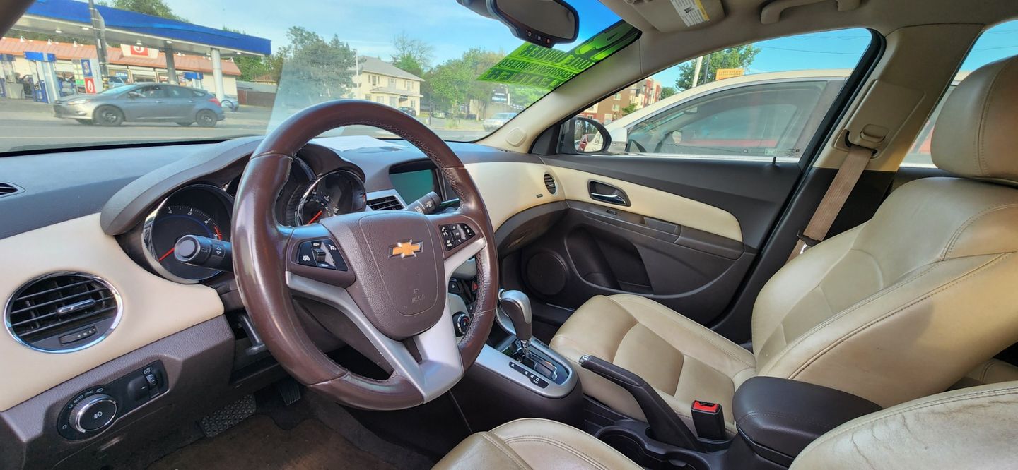 View vehicle photo 4