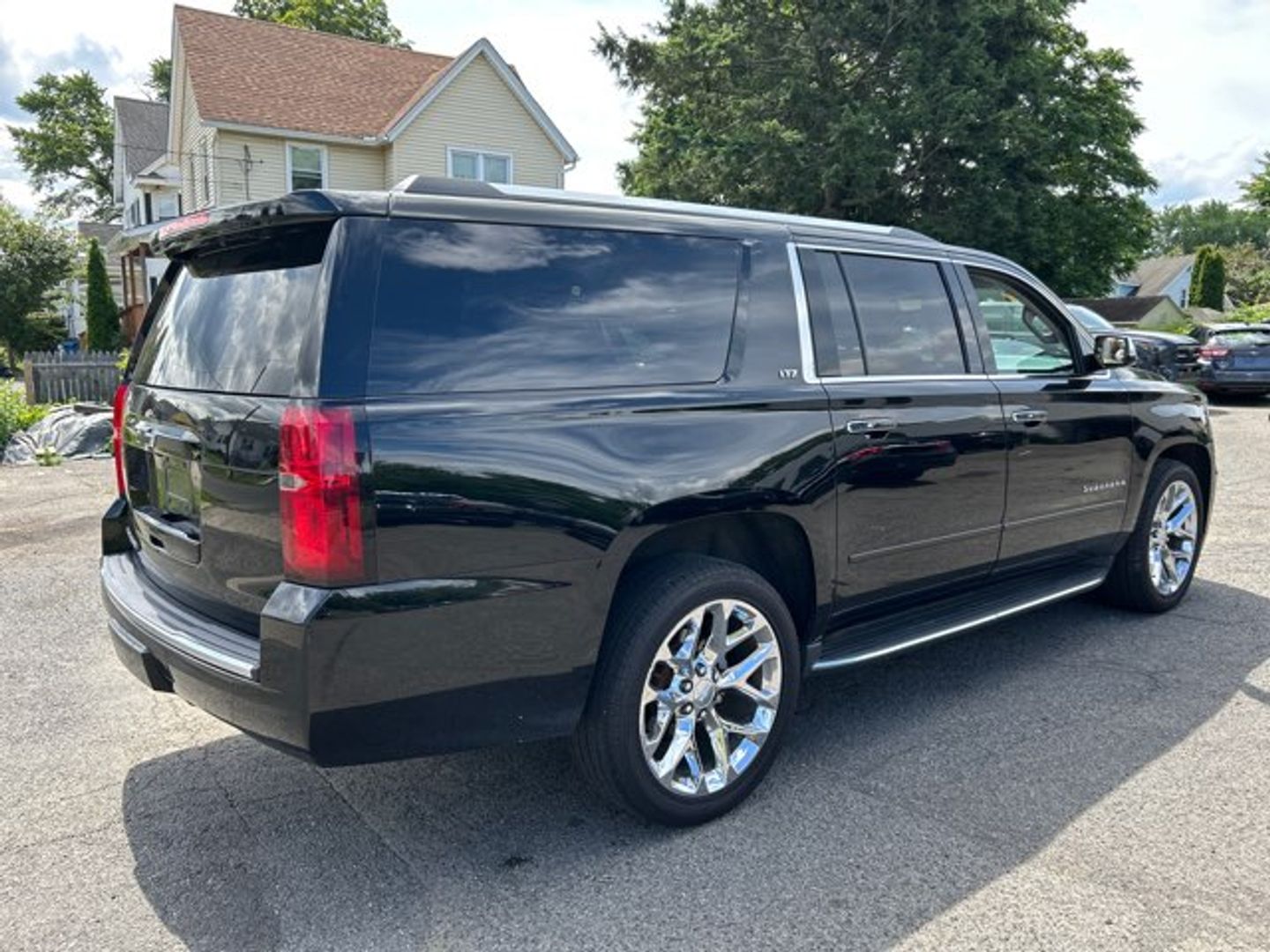 View vehicle photo 5