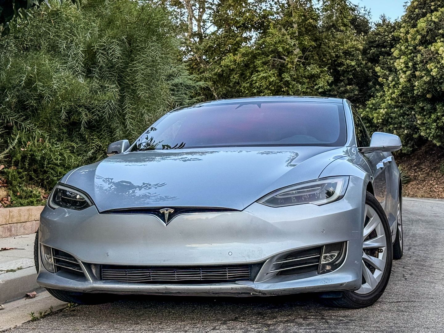 View vehicle photo 3