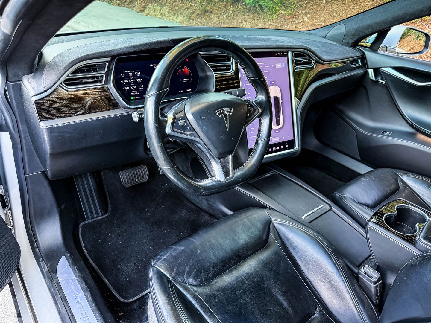View vehicle photo 6