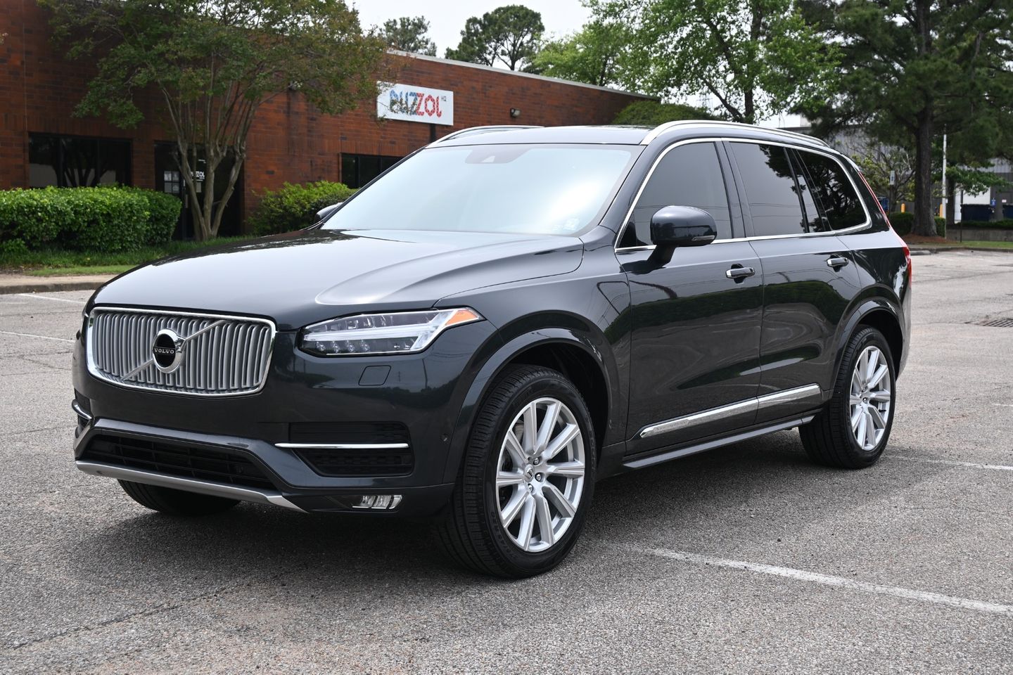 View vehicle photo 2