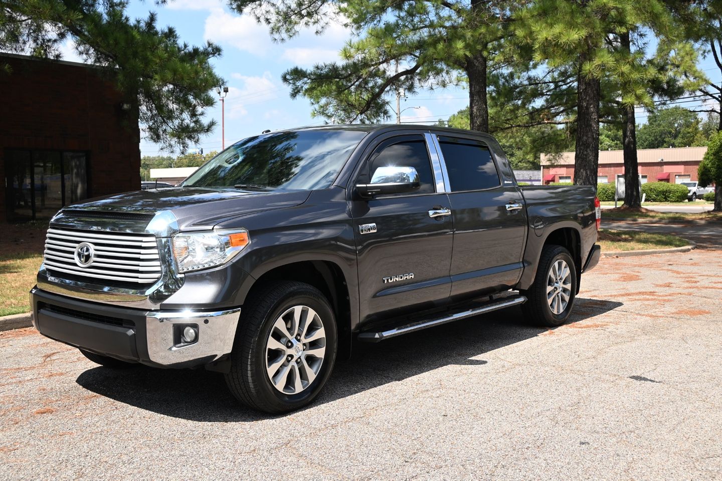 - 2017 Toyota Tundra Pickup Truck 4X2 Automatic