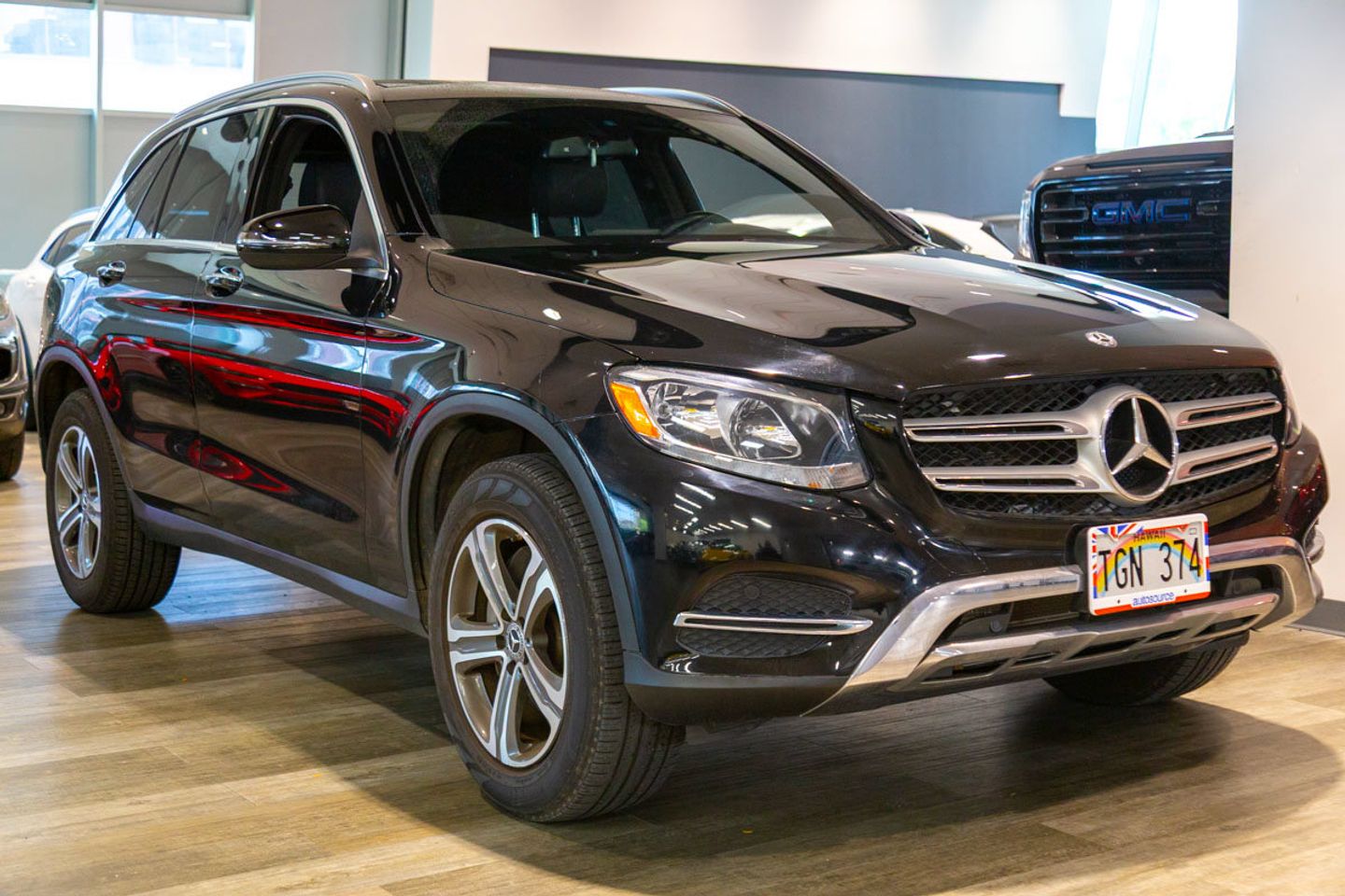 View vehicle photo 2