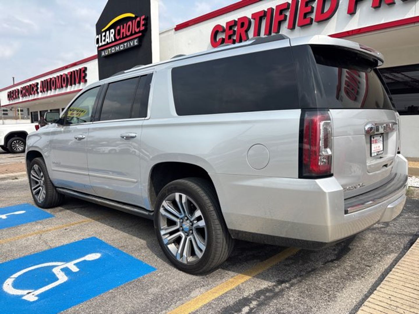 View vehicle photo 3