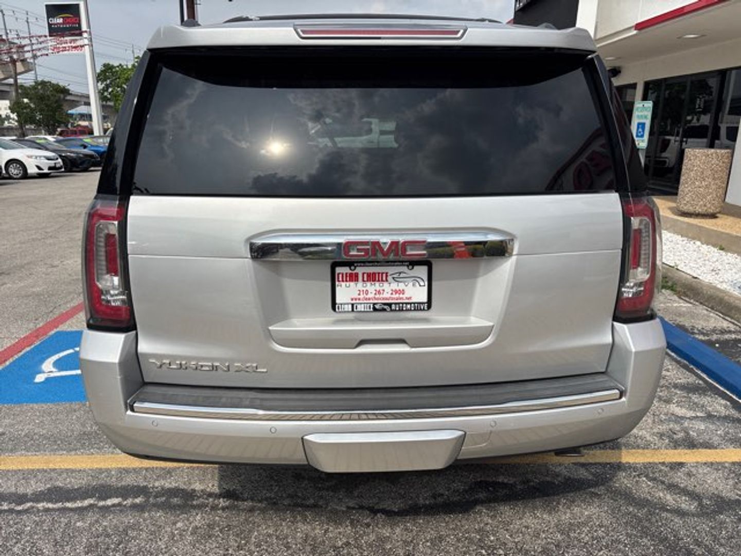 View vehicle photo 4