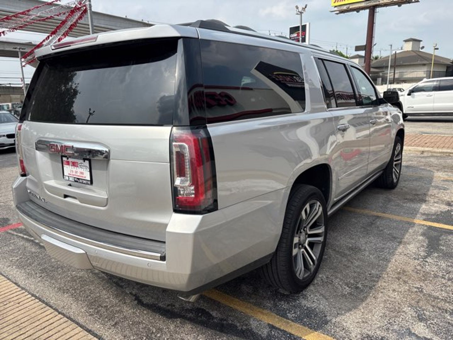 View vehicle photo 5
