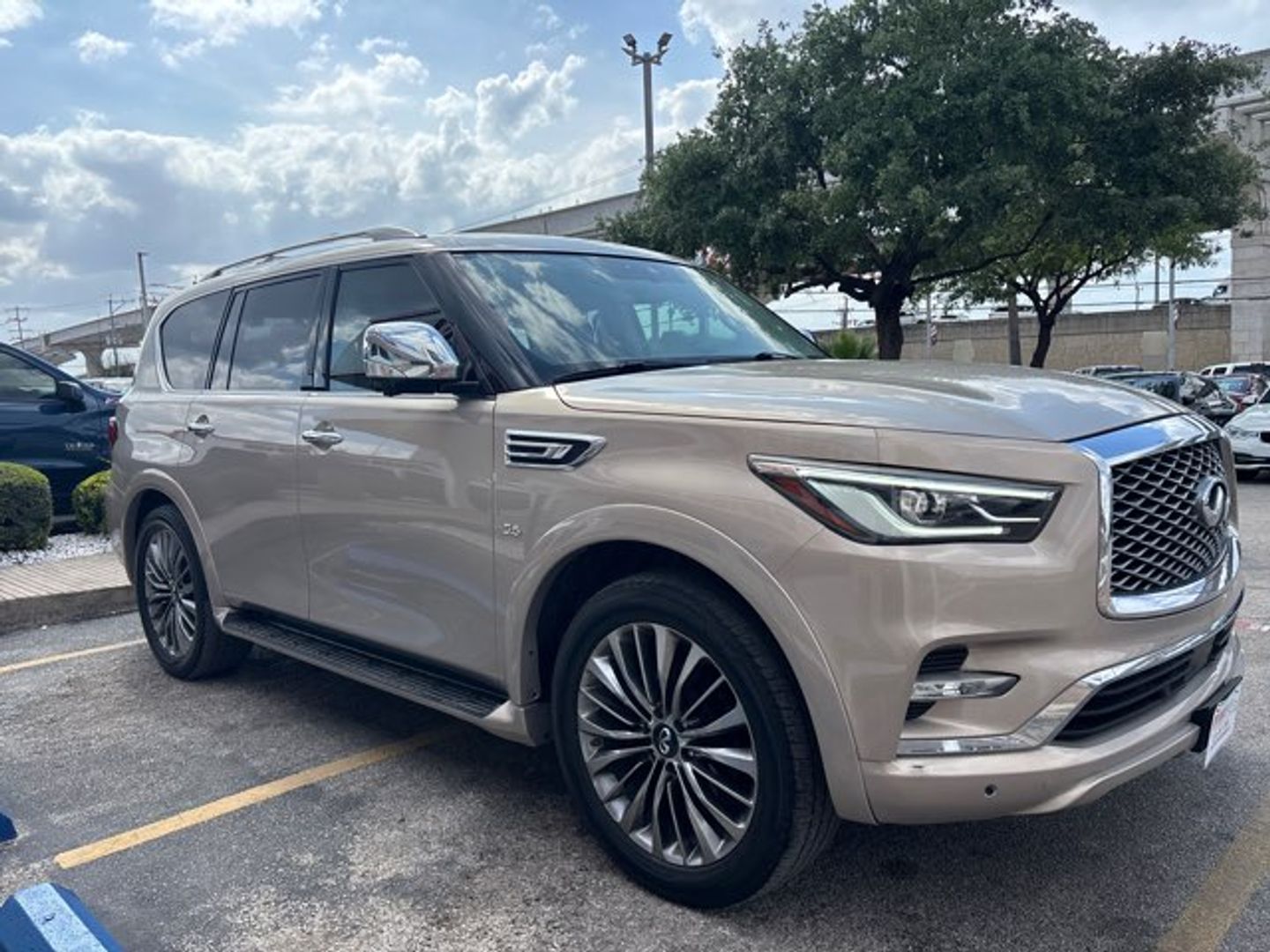 View vehicle photo 6