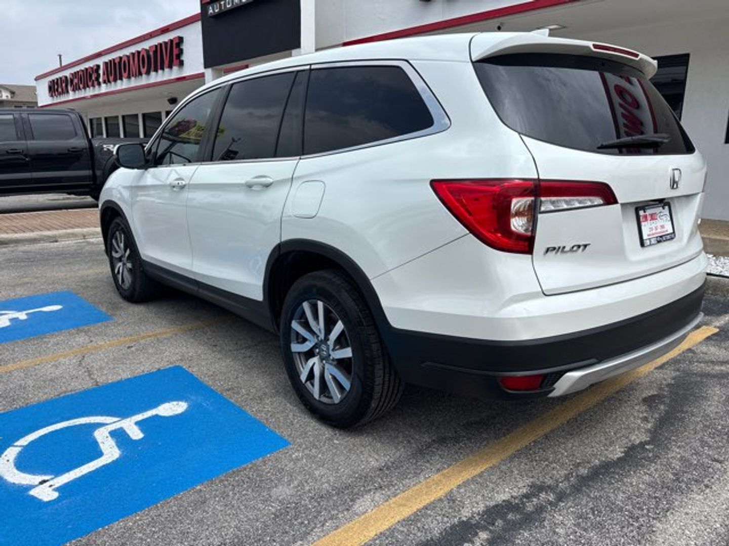 View vehicle photo 3