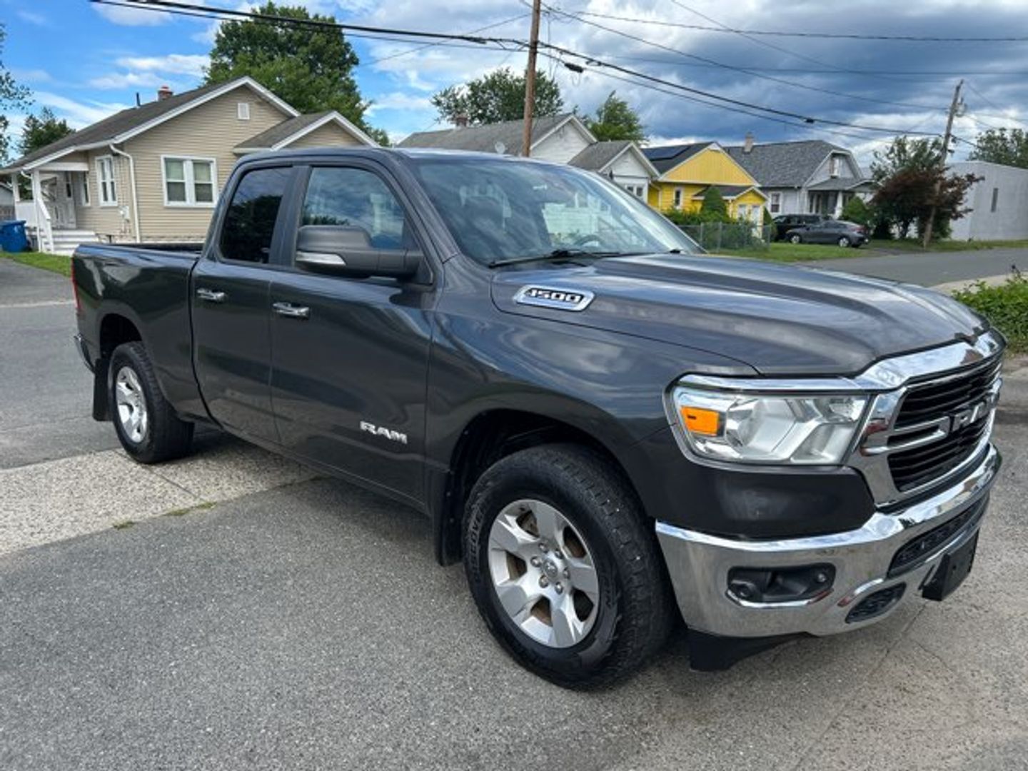 View vehicle photo 3