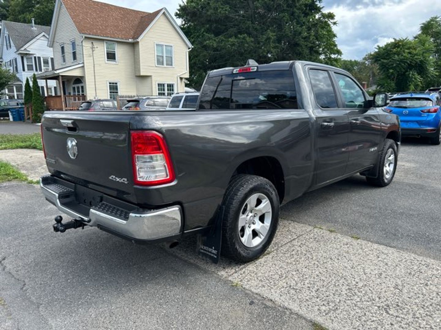 View vehicle photo 5