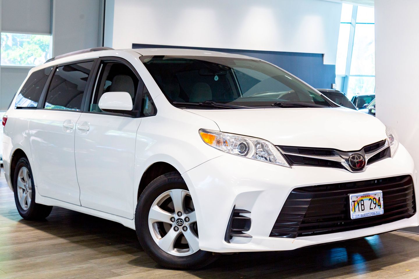 Super White 2020 Toyota Sienna Minivan Front-Wheel Drive Automatic