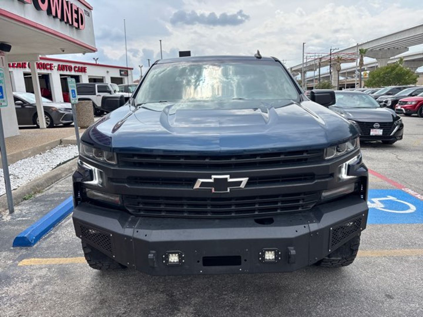View vehicle photo 2