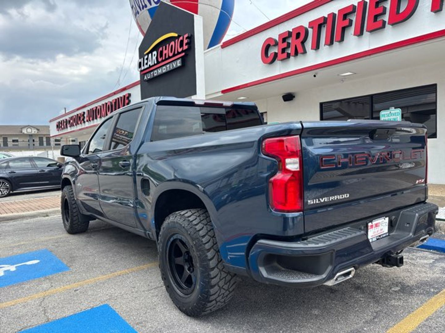 View vehicle photo 3