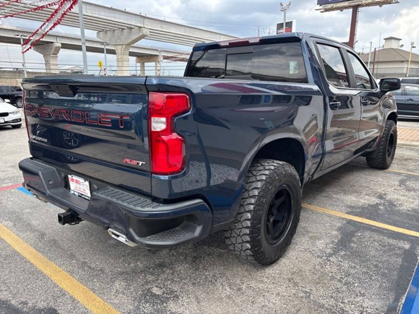 View vehicle photo 5