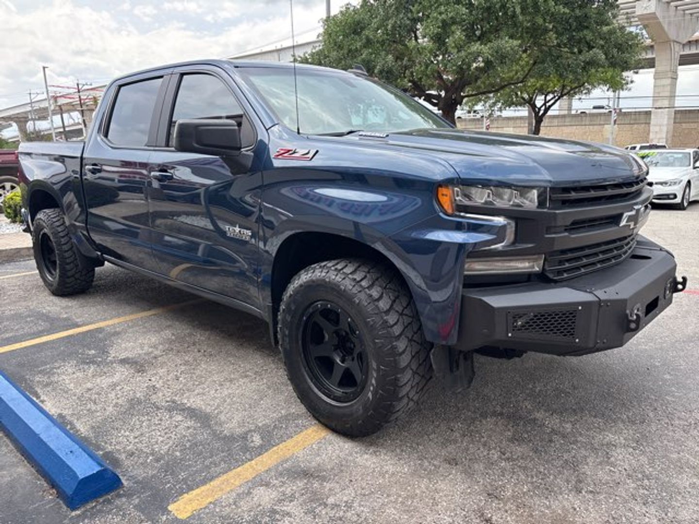 View vehicle photo 6