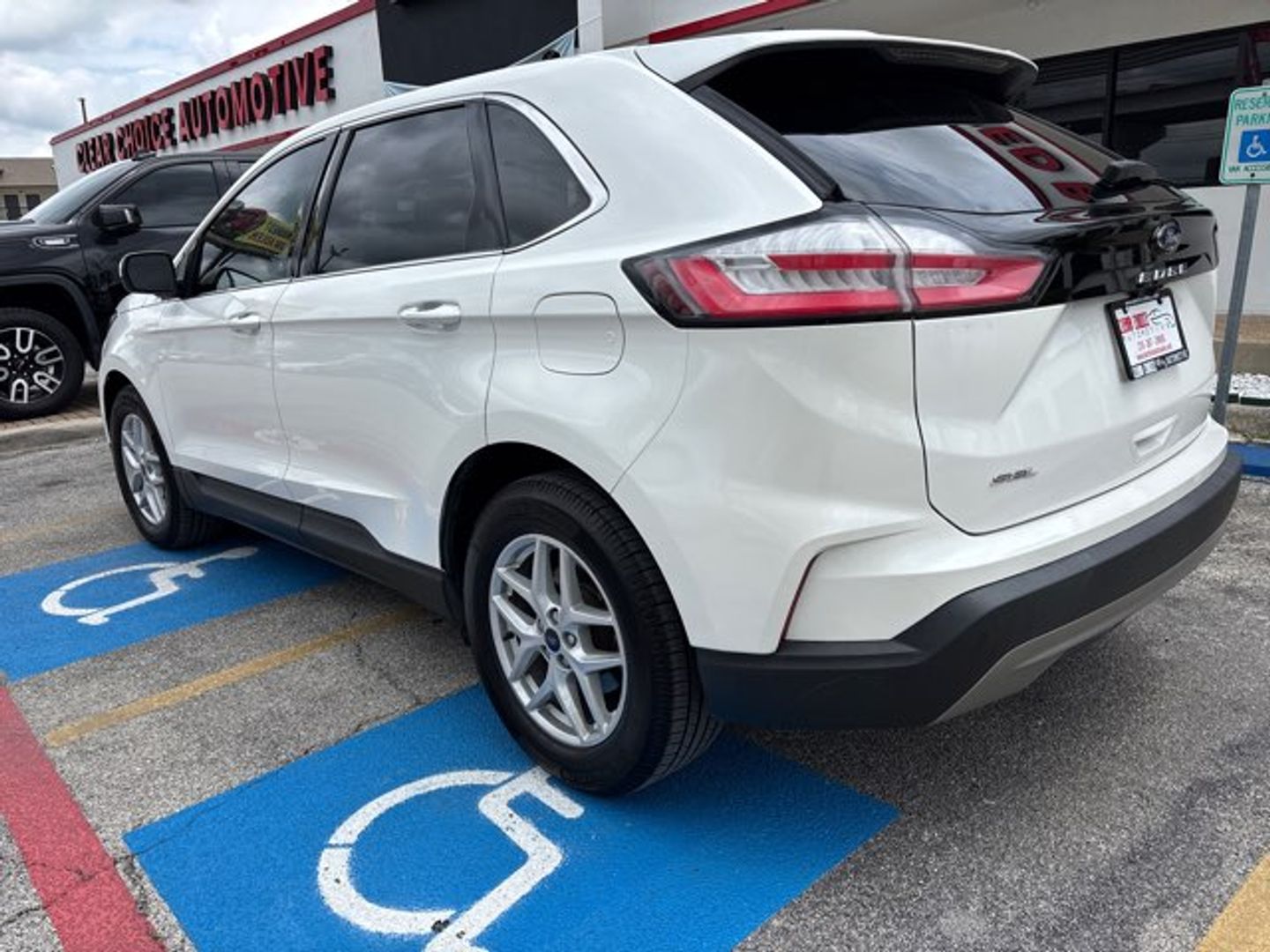 View vehicle photo 3