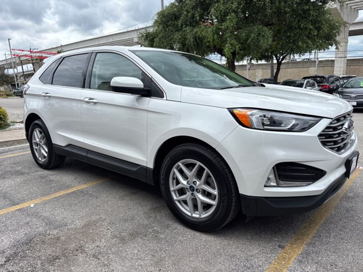 View vehicle photo 6