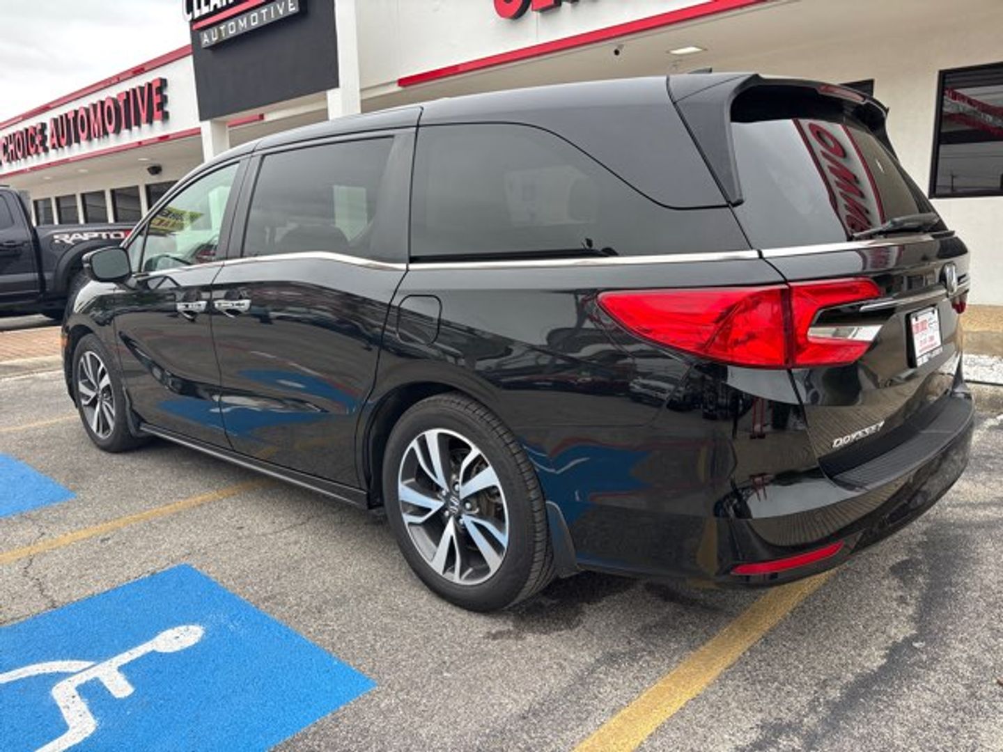 View vehicle photo 3