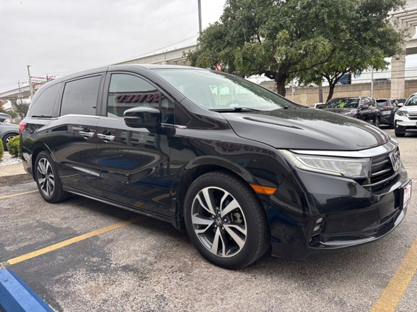 View vehicle photo 6