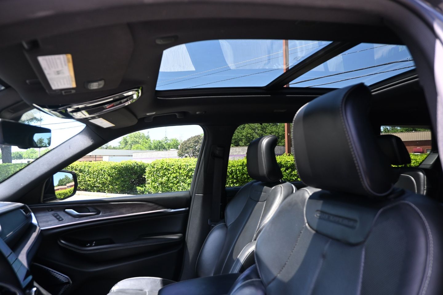 View vehicle photo 4