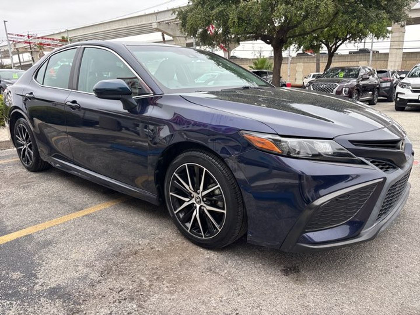 View vehicle photo 6