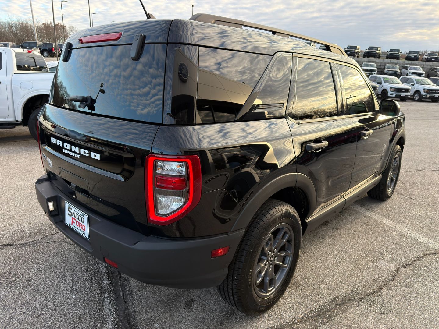 View vehicle photo 7