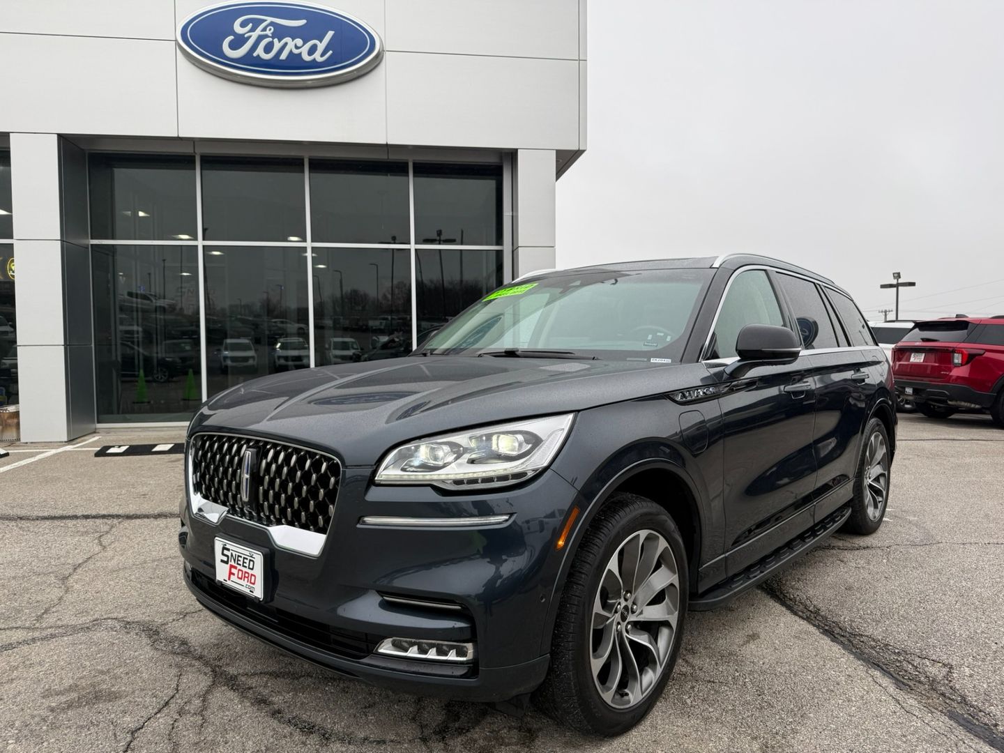 View vehicle photo 3