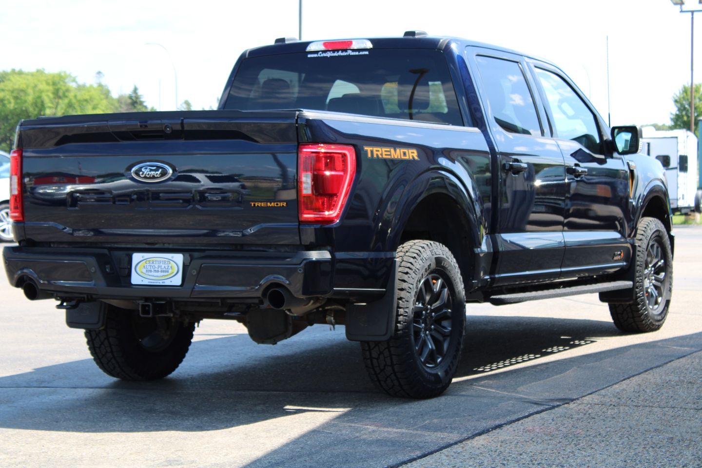 View vehicle photo 4