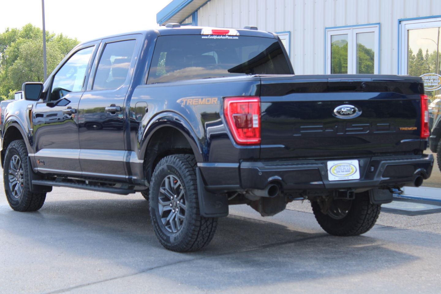 View vehicle photo 5