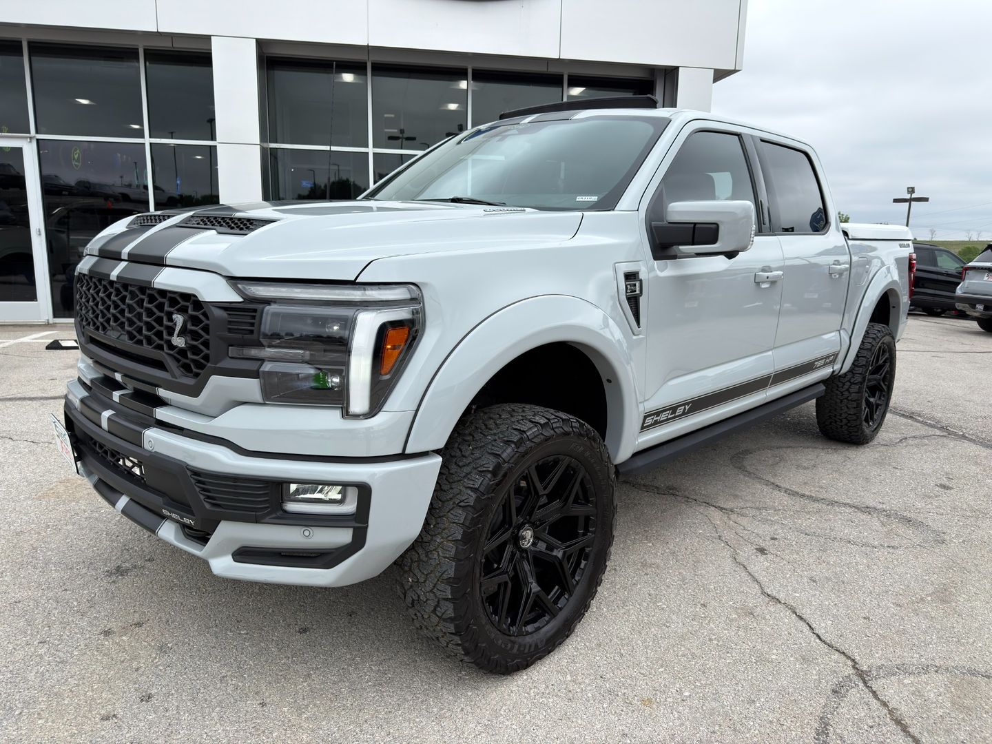View vehicle photo 3