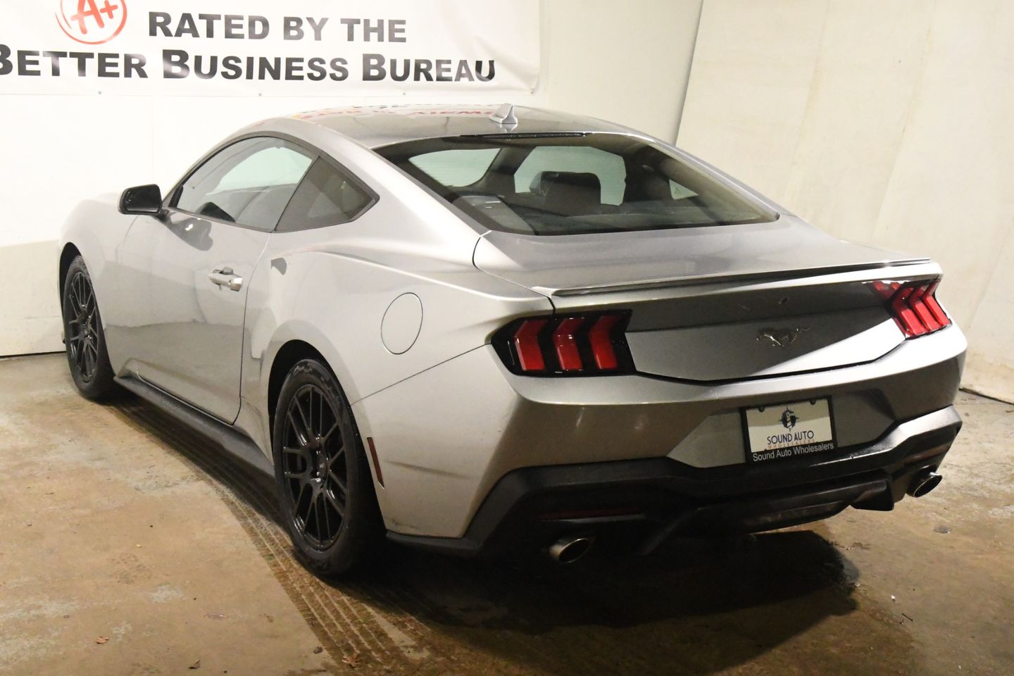 View vehicle photo 4